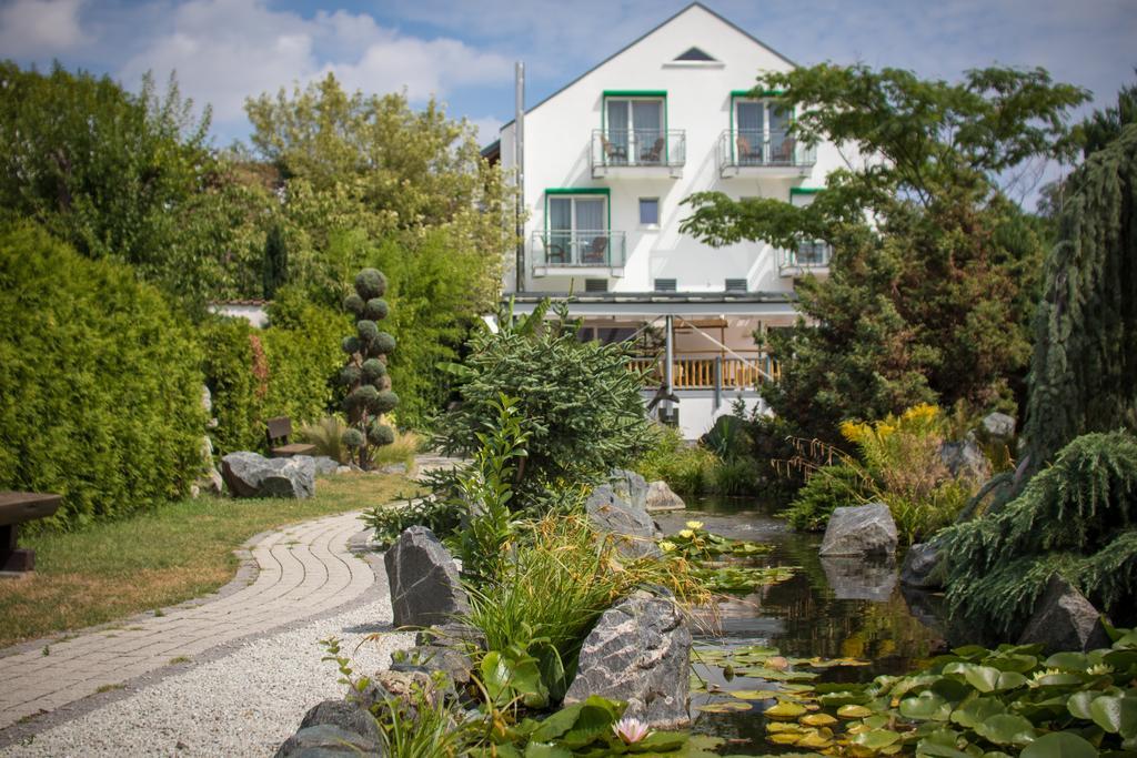 Wellness- Und Gartenhotel Heusser Bad Dürkheim Exterior foto